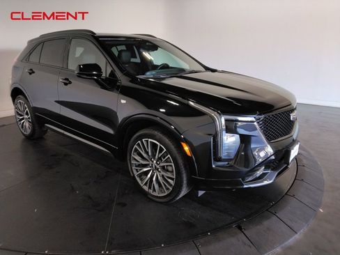 Used 2024 Cadillac XT4 Sport image 3