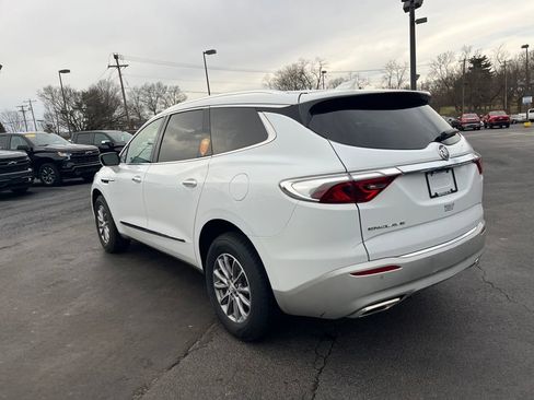 Used 2024 Buick Enclave Premium image 3