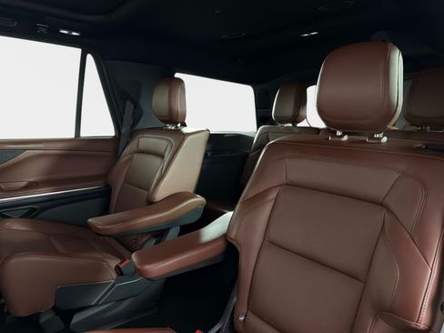 Used 2025 Lincoln Navigator Reserve AWD/4WD image 35
