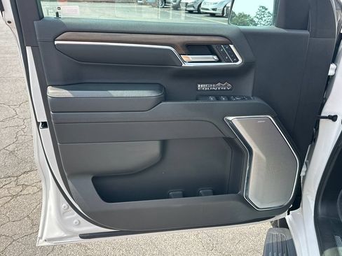 Used 2024 Chevrolet Silverado 1500 High Country w/ Technology Package AWD/4WD image 11