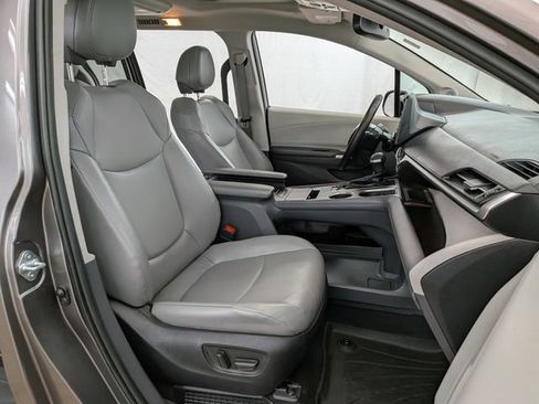Used 2022 Toyota Sienna XLE w/ XLE Plus Package FWD image 25