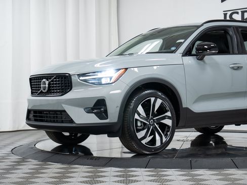 New 2026 Volvo XC40 B5 Plus w/ Climate Package AWD/4WD image 25