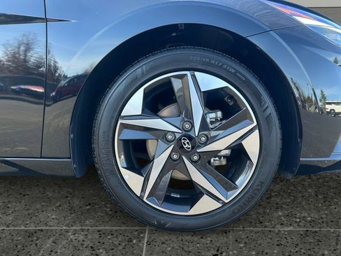 Used 2023 Hyundai Elantra SEL w/ Convenience Package image 9