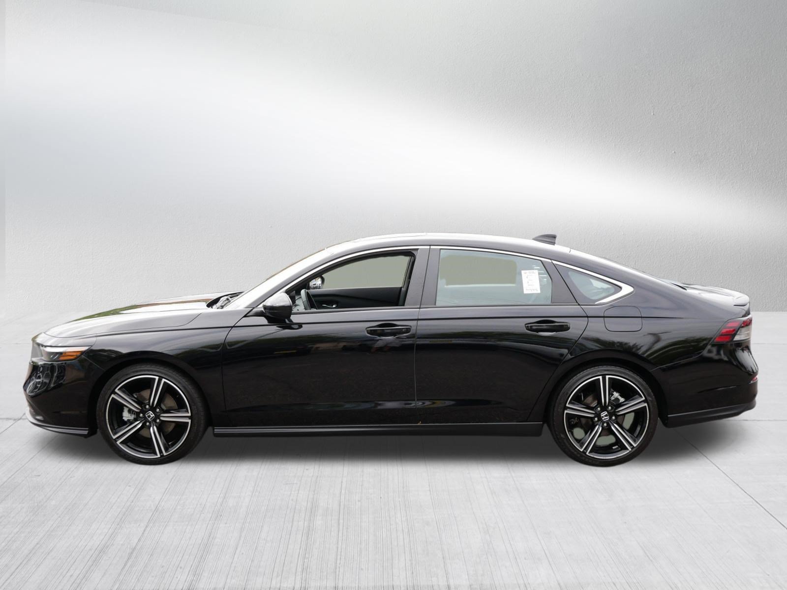 Used 2024 Honda Accord Sport image 4