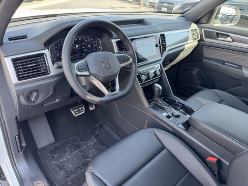 Used 2023 Volkswagen Atlas Cross Sport SEL R-Line AWD/4WD image 19