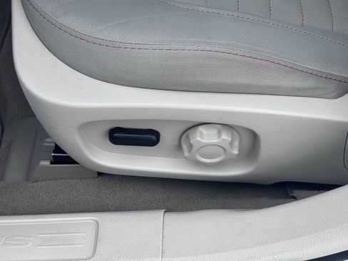 Used 2011 Ford Taurus SE image 18