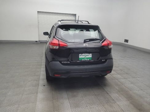 Used 2018 Nissan Kicks SR w/ Premium Package FWD image 6