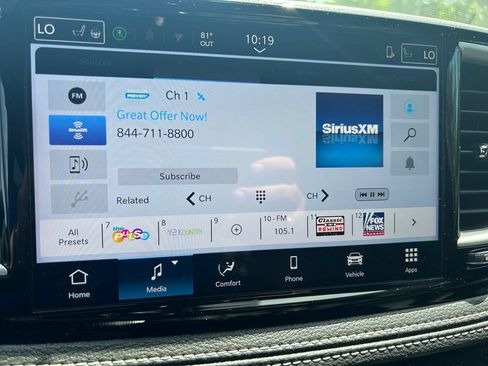 Certified 2025 Chrysler Pacifica Select AWD/4WD image 19