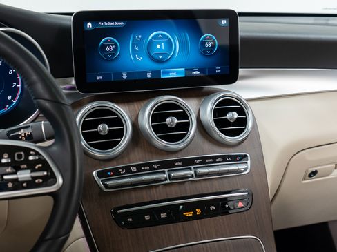 Certified 2022 Mercedes-Benz GLC 300 4MATIC w/ Premium Package Lite image 19