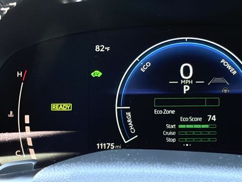 Used 2025 Toyota Camry SE w/ Convenience Package FWD image 20