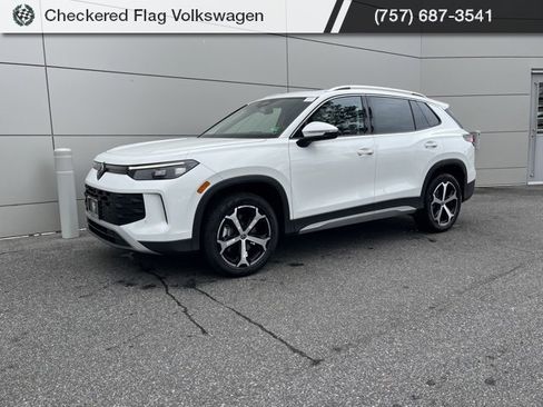 New 2025 Volkswagen Tiguan SE image 12