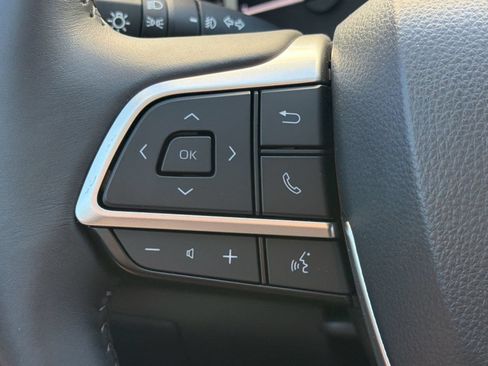 Certified 2025 Toyota Highlander XLE FWD image 18