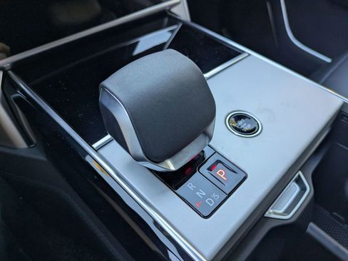 New 2026 Land Rover Range Rover Long Wheelbase Autobiography image 13