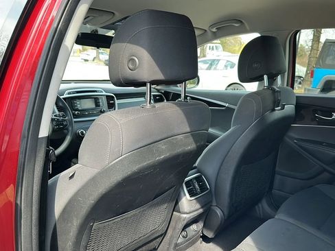 Used 2017 Kia Sorento LX image 14