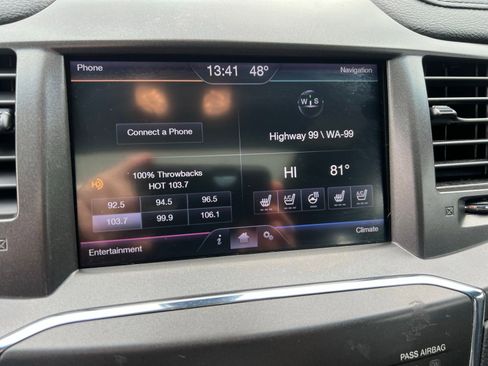 Used 2013 Lincoln MKS AWD image 32