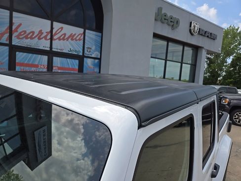 New 2025 Jeep Gladiator Sport image 12