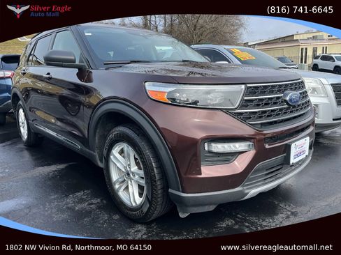 Used 2020 Ford Explorer XLT w/ Equipment Group 202A image 2
