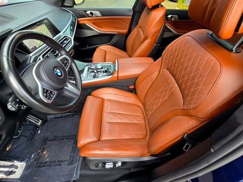 Used 2022 BMW X7 M50i w/ Dynamic Handling Package image 25
