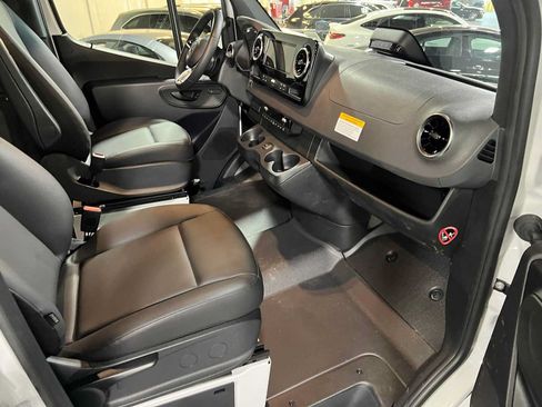 Used 2025 Mercedes-Benz Sprinter 2500 image 11