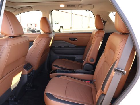 Used 2024 Nissan Pathfinder Platinum image 26