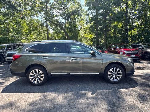 Used 2019 Subaru Outback 2.5i Touring AWD/4WD image 2