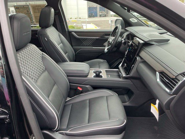 Used 2025 GMC Acadia Denali w/ Super Cruise Package FWD image 30