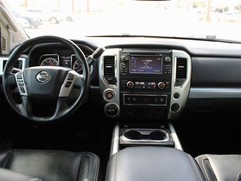 Used 2018 Nissan Titan PRO-4X w/ Pro-4x Convenience Package image 13