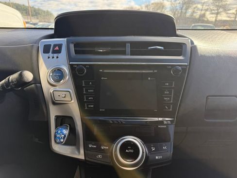 Used 2017 Toyota Prius V Three image 27