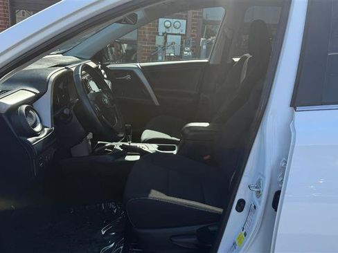 Used 2018 Toyota RAV4 XLE image 26