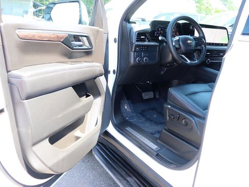 Used 2025 Chevrolet Tahoe LT AWD/4WD image 10
