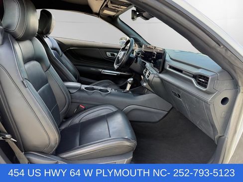 Used 2025 Ford Mustang Premium RWD image 15