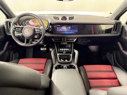 New 2026 Porsche Cayenne GTS image 18