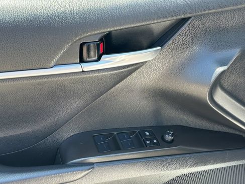 Used 2023 Toyota Camry SE FWD image 12