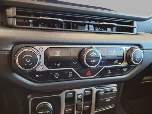 Used 2024 Jeep Wrangler Unlimited Rubicon AWD/4WD image 9