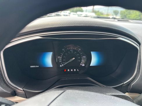 Used 2020 Ford Fusion SE FWD image 11