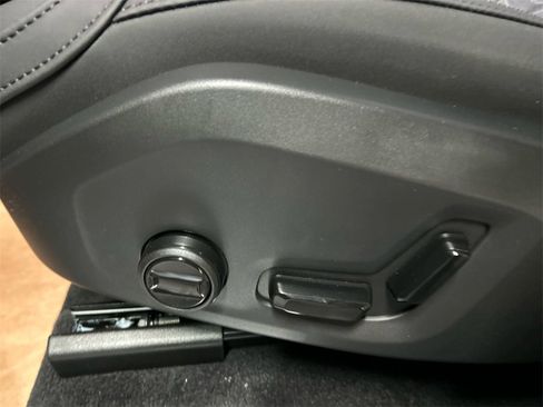 New 2026 Volvo XC90 B5 Core w/ Protection Package Premier image 11