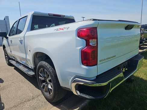 Used 2022 Chevrolet Silverado 1500 LT AWD/4WD image 5