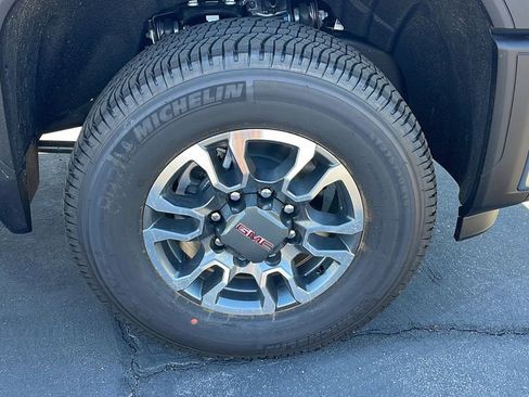 New 2026 GMC Sierra 2500 SLE w/ SLE Value Package; AWD/4WD image 9