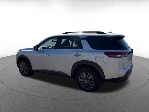 Used 2025 Nissan Pathfinder SV FWD image 10