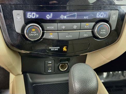 Used 2016 Nissan Rogue SV w/ SV Premium Package FWD image 19