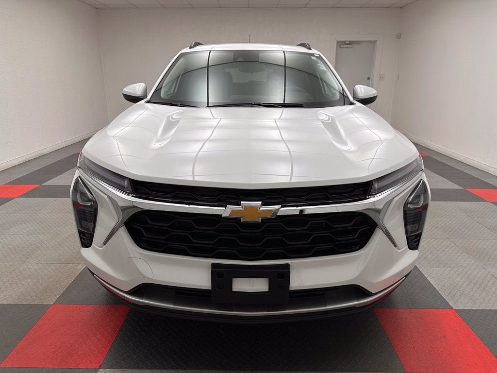 Used 2026 Chevrolet Trax LT w/ Driver Confidence Package FWD image 2