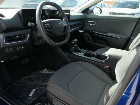 New 2025 Kia K4 LXS image 10