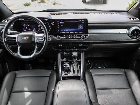 Used 2025 Chevrolet Colorado LT w/ LT Convenience Package image 12