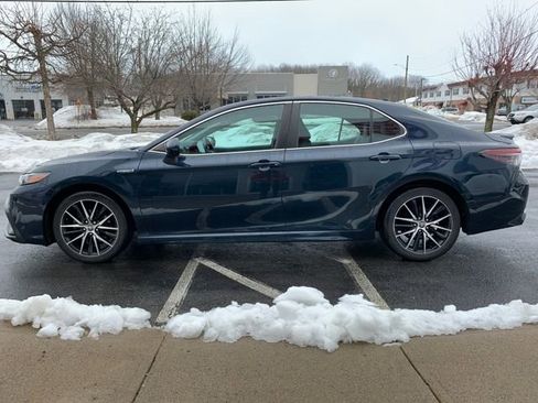 Used 2021 Toyota Camry SE image 6