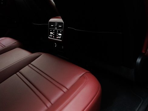 Certified 2022 Porsche Cayenne GTS AWD/4WD image 37