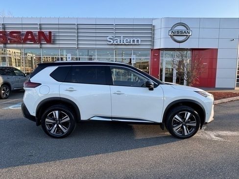 Used 2023 Nissan Rogue SL w/ SL Premium Package image 2