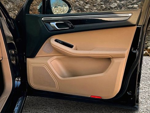 Used 2018 Porsche Macan image 21