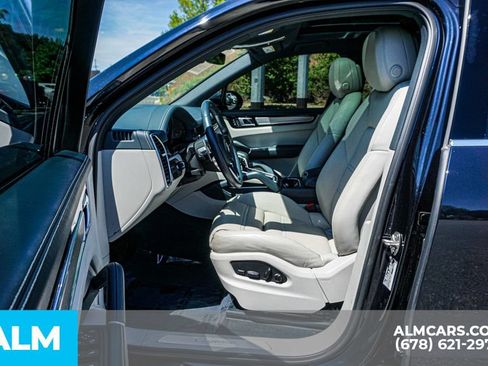 Used 2023 Porsche Cayenne AWD/4WD image 18