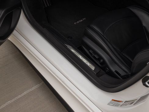 Used 2017 Acura NSX image 41