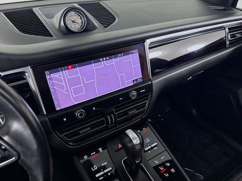 Used 2023 Porsche Macan image 18